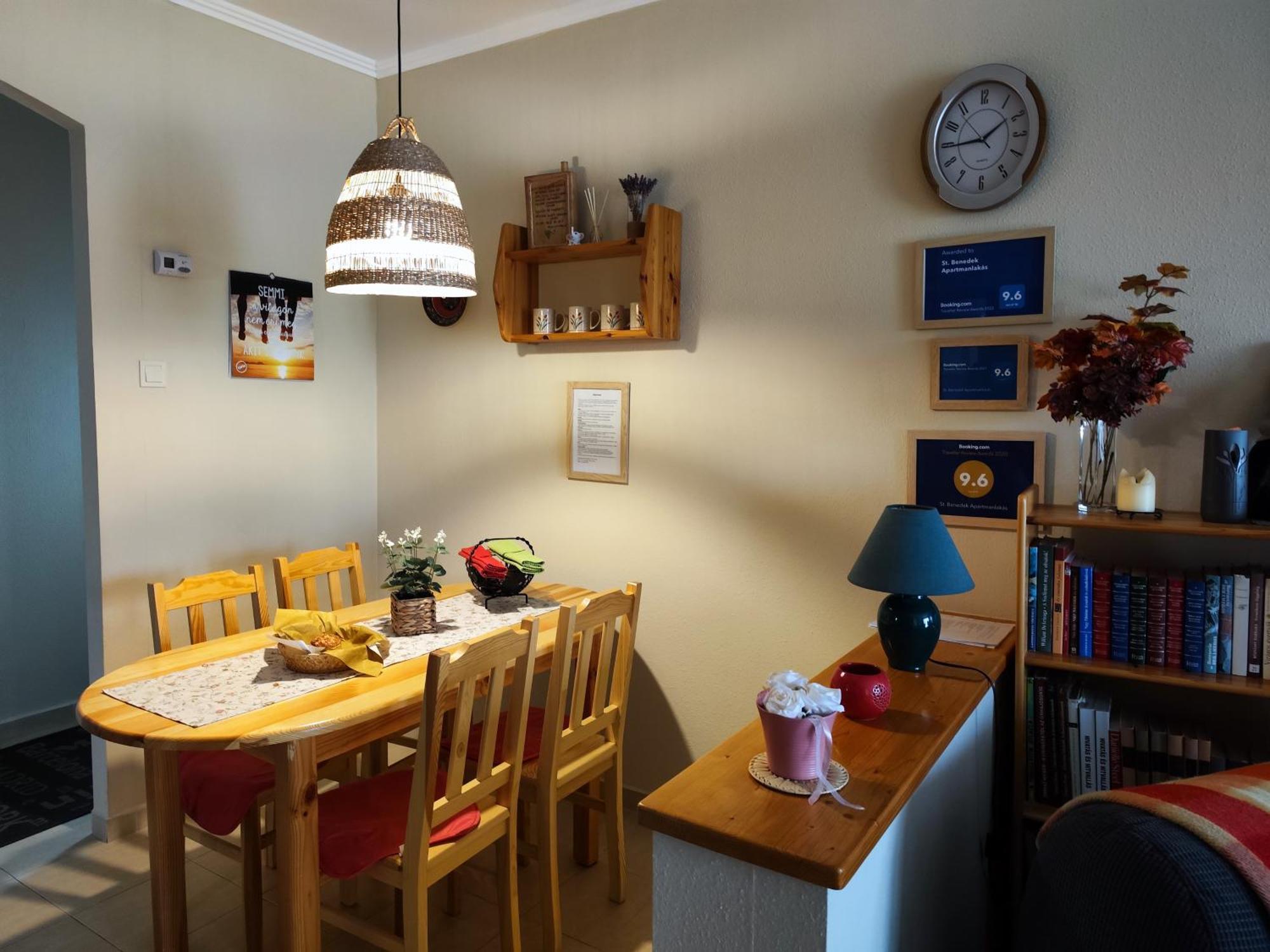 St. Benedek Apartmanlakas Lägenhet Mezőkövesd Exteriör bild